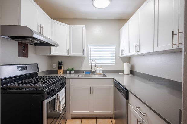 Images Solis Isla Vista