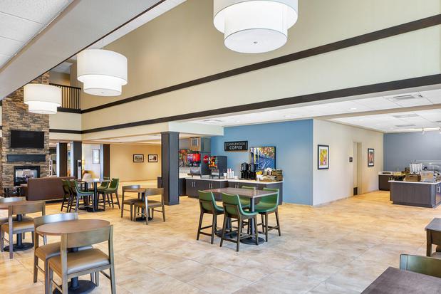 Images Candlewood Suites Building 38300