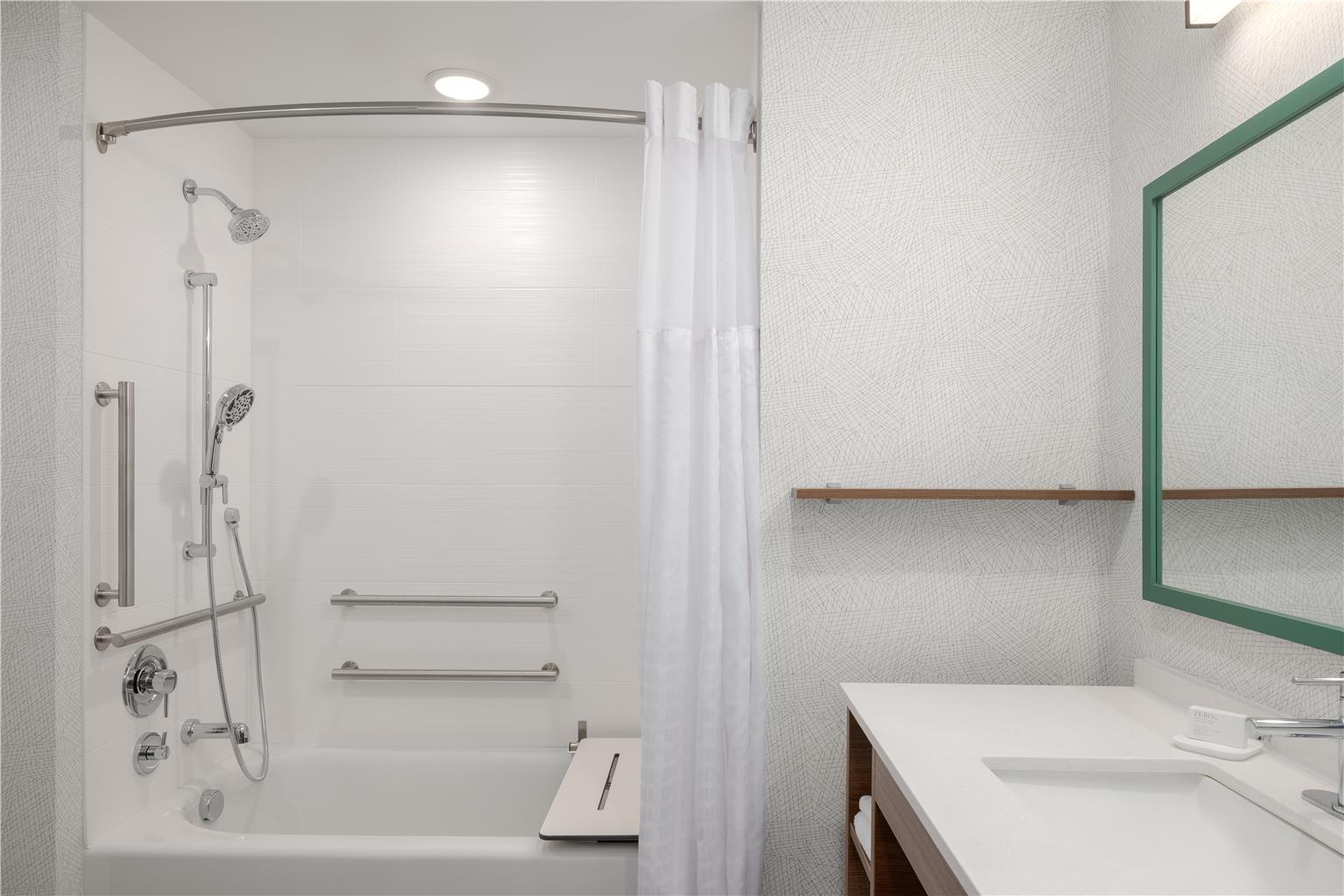 Guest room bath