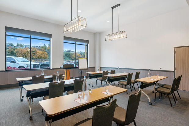 Images Hotel Indigo Seattle Everett Waterfront by IHG