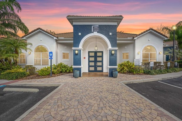 Images Halston World Gateway Apartment Homes