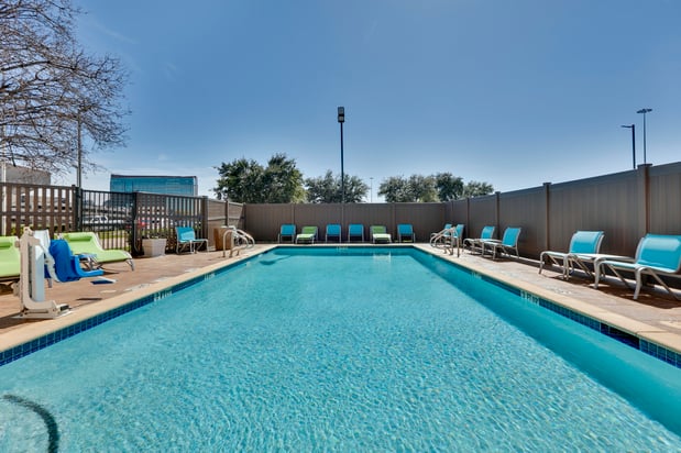 Images Holiday Inn Express & Suites Irving Conv Ctr - Las Colinas by IHG