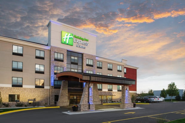 Images Holiday Inn Express & Suites Bismarck by IHG