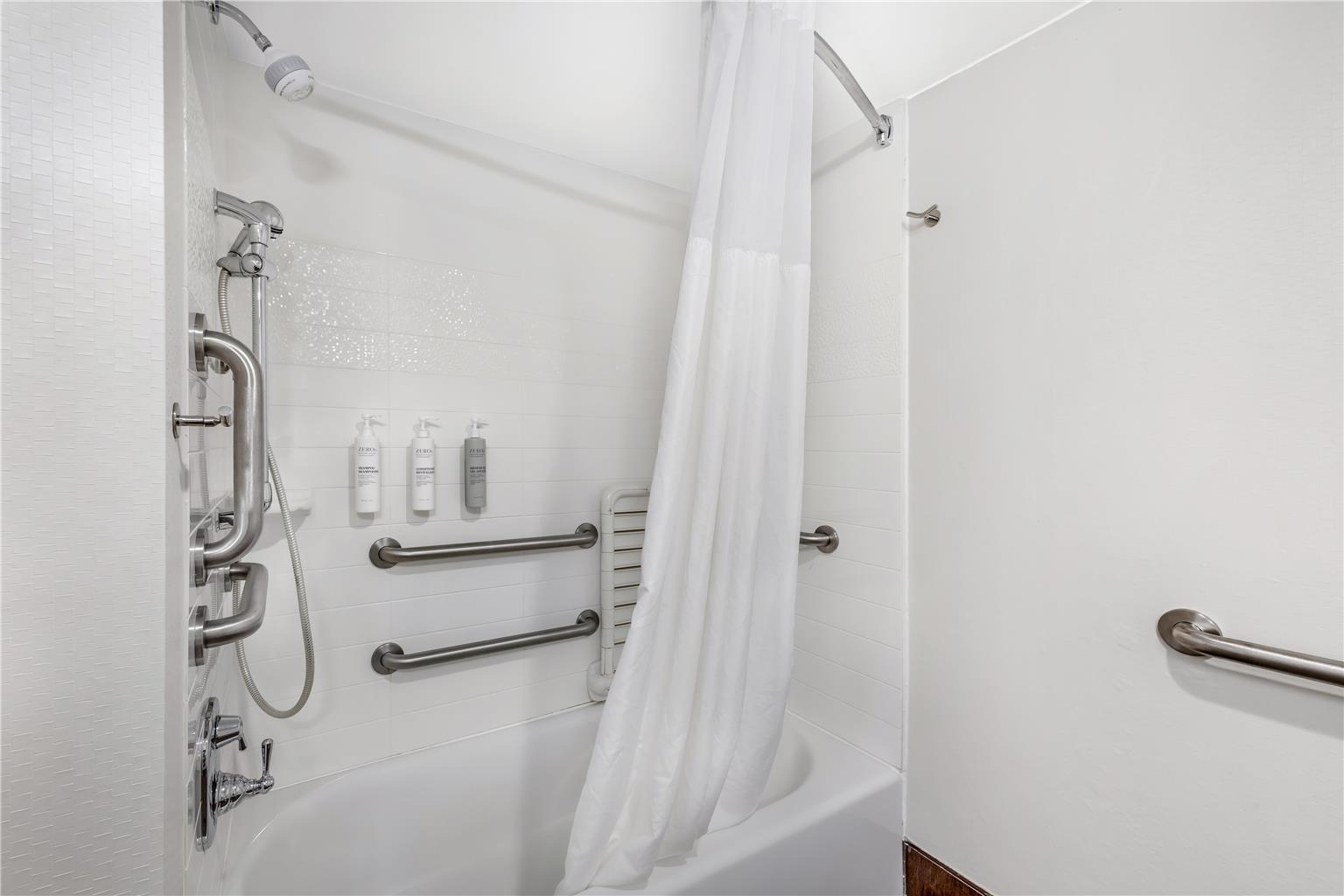 Guest room bath 