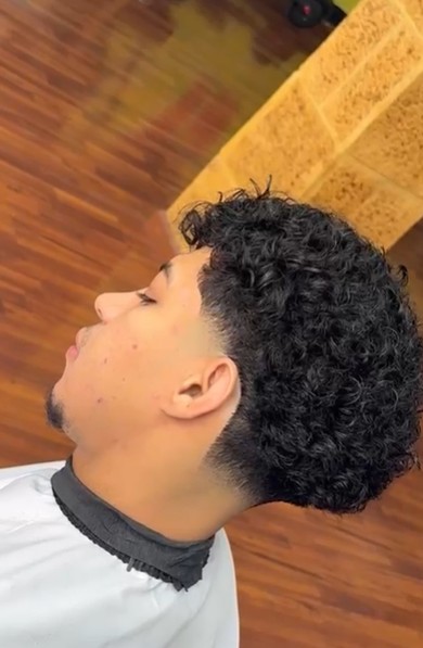 Images KAWS BARBERIA & BEAUTY STUDIO