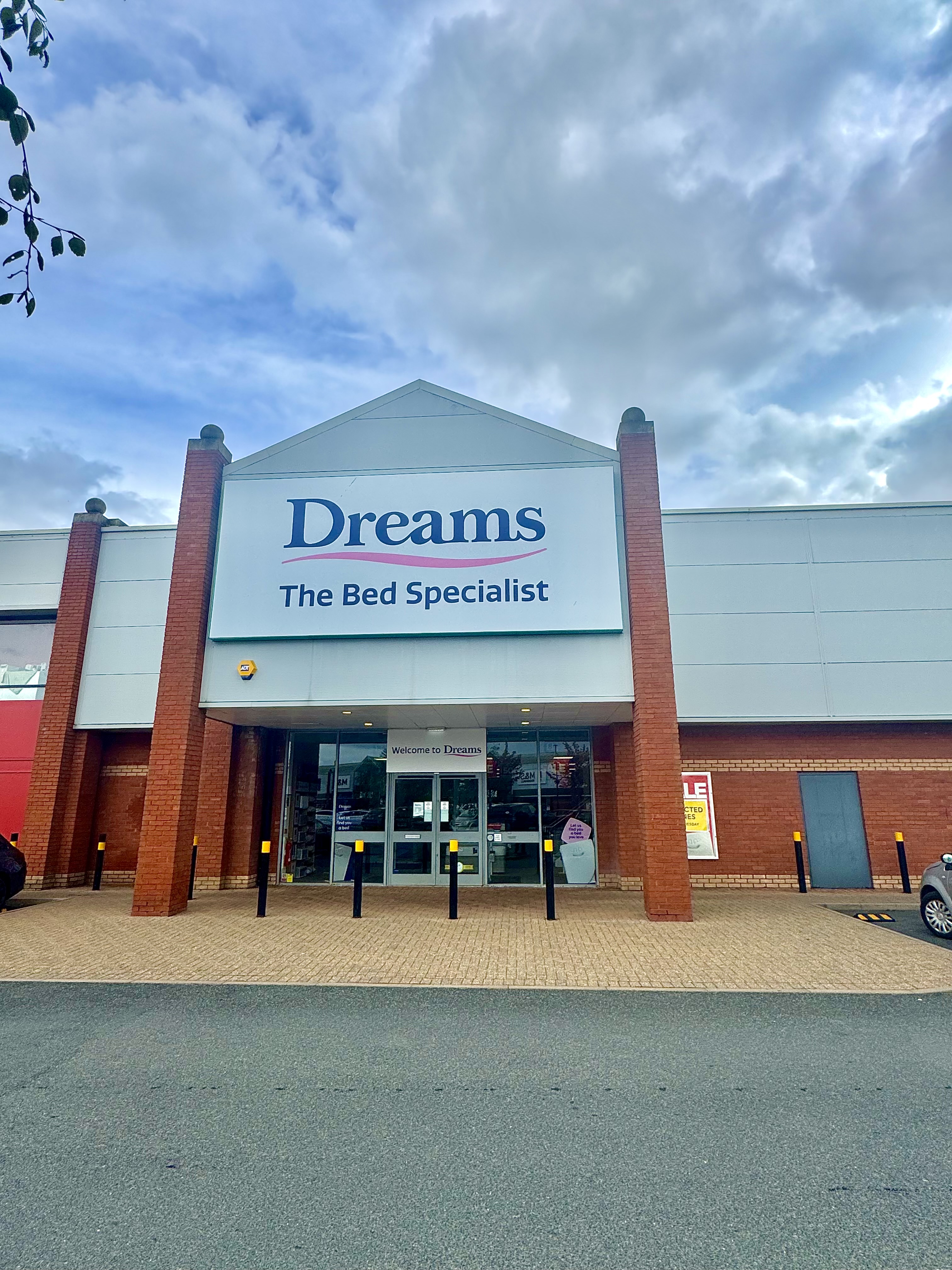 Dreams Crewe Branch
Crewe Grand Junction Retail Park.
Located in the middle of Matalan & Home Bargains.
Pop in we have some great offers on with a Flash Deal currently running 10% off Over £750 Ends on Monday. 03/09/2026-07/09/26