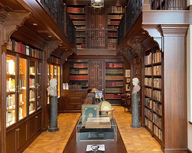 Images Raptis Rare Books