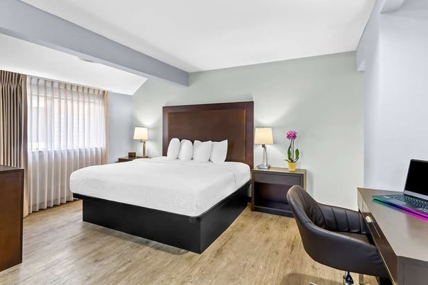 Images SureStay Studio by Best Western Pensacola