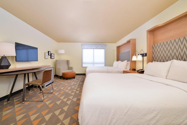 Images Holiday Inn Kansas City Airport by IHG