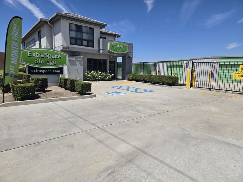Alternate Beauty Image - Extra Space Storage at 2801 Thornton Ave, Burbank, CA 91504