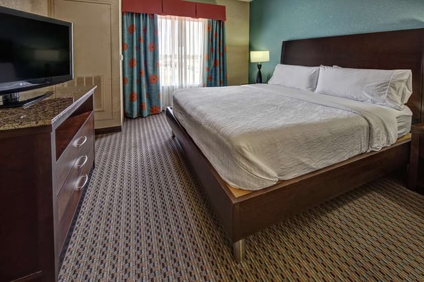 Images Hilton Garden Inn Tulsa Midtown