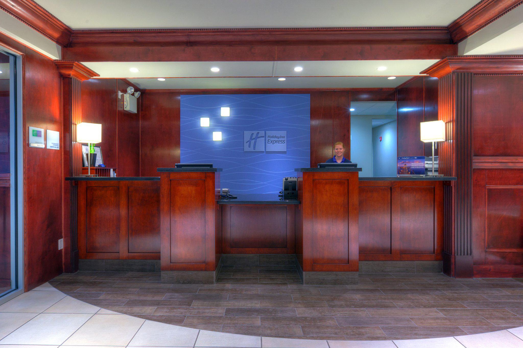 Holiday Inn Express & Suites Dawson Creek, an IHG Hotel Dawson Creek (250)782-7700