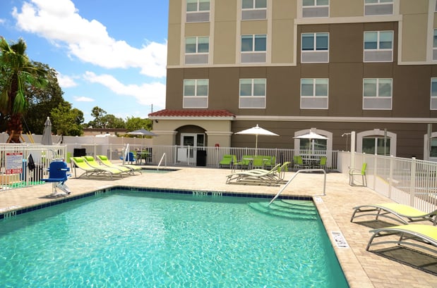 Images Holiday Inn Express & Suites St. Petersburg - Madeira Beach by IHG