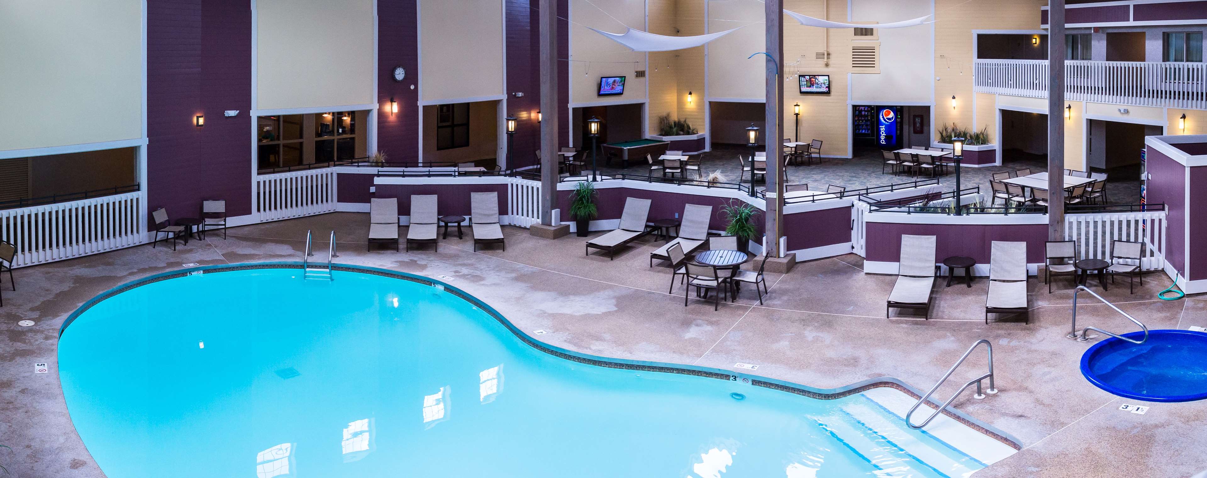 Best Western Plus Steeplegate Inn in Davenport, IA (Hotels & Motels