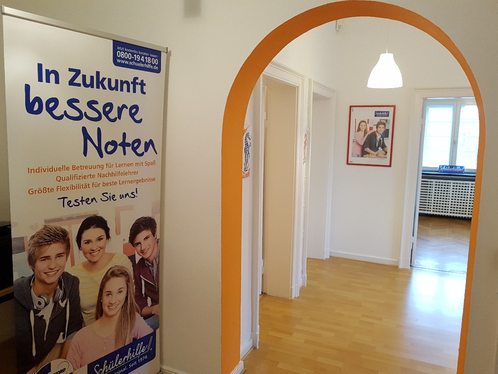 Flur mit Bessere-Noten Plakat in der Schülerhilfe Neustadt/Holstein