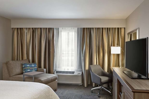 Images Hampton Inn & Suites Minooka