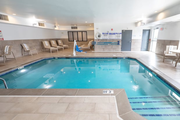 Images Holiday Inn Express & Suites Chicago West - St Charles by IHG
