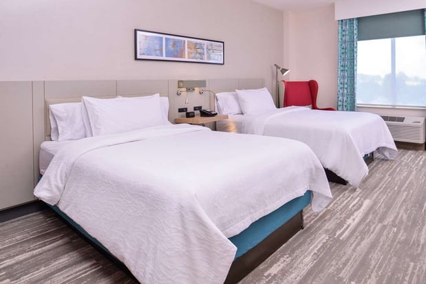 Images Hilton Garden Inn Kansas City Airport