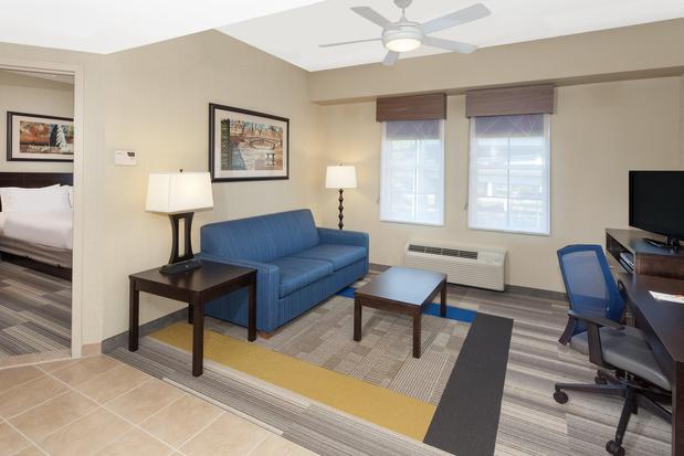 Images Holiday Inn Express Building 107