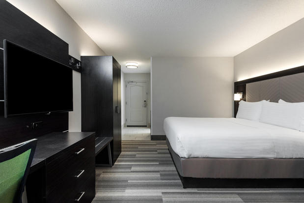 Images Holiday Inn Express & Suites Florence I-95 & I-20 Civic Ctr, an IHG Hotel