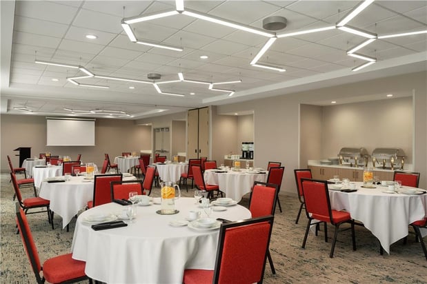 Images Hilton Garden Inn Cleveland Airport