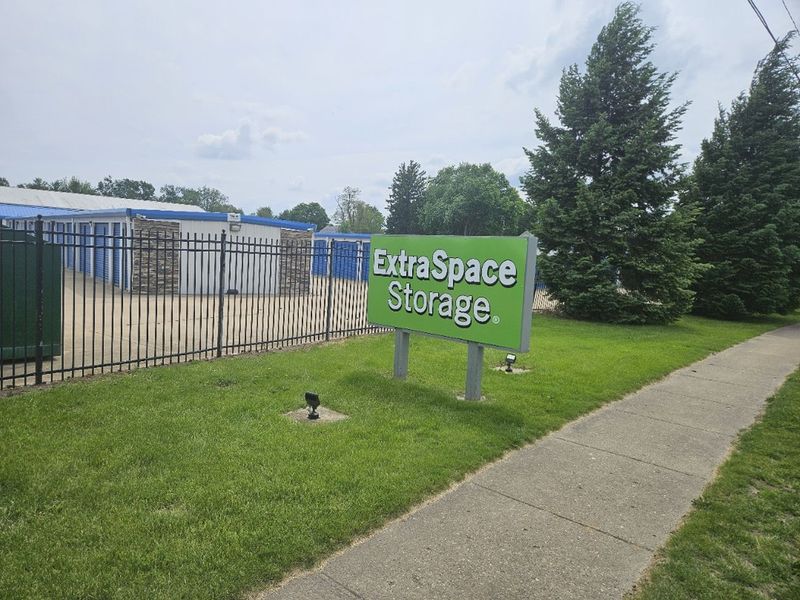 Beauty Image - Storage Express at 812 Walnut St, Washington, IL 61571