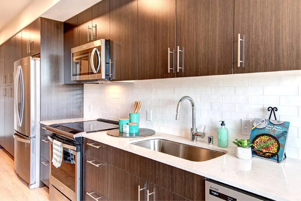 A kitchen with a sink and a faucet 