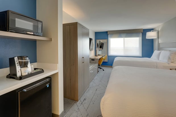 Images Holiday Inn Express & Suites Branson 76 Central by IHG