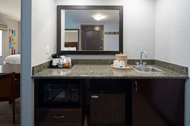 Images Hampton Inn & Suites Bakersfield/Hwy 58, CA