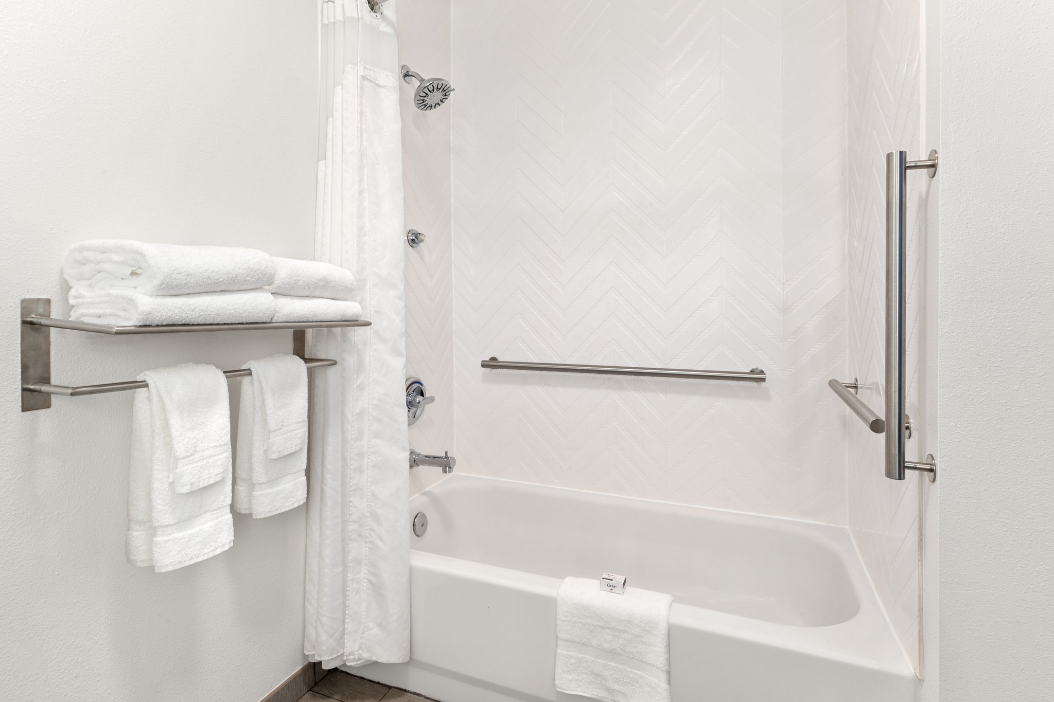 Holiday Inn & Suites Bothell by IHG Image