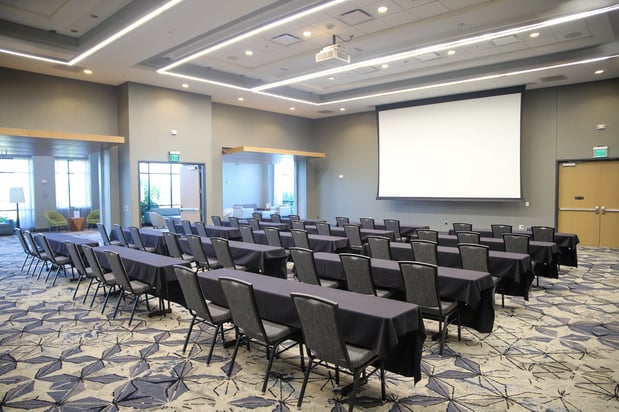 Images Holiday Inn & Suites Cedar Falls-Waterloo Event Ctr by IHG