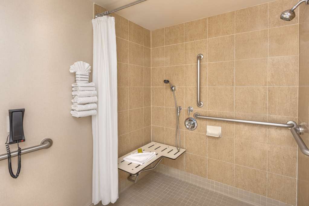Guest room bath
