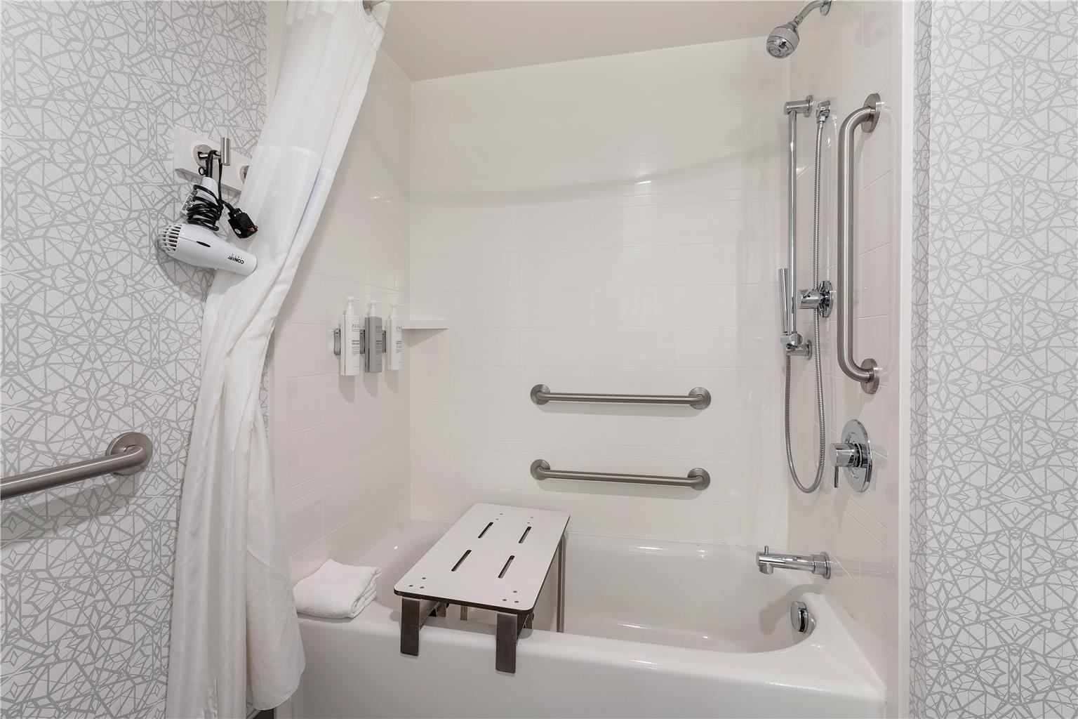 Guest room bath