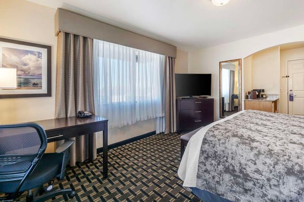Images Best Western Plus Edmonds Harbor Inn
