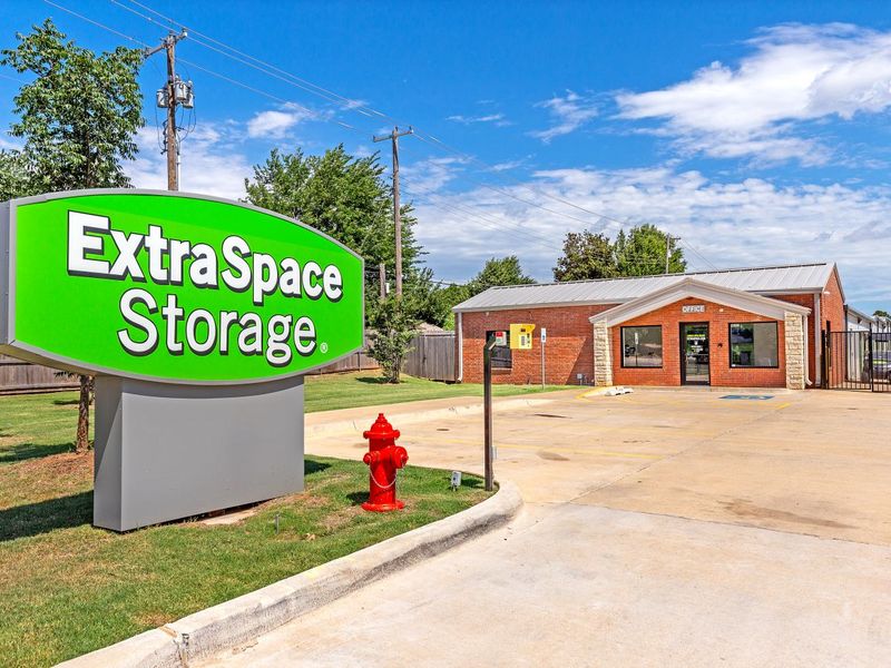 Beauty Image - Extra Space Storage at 4641 NW 63rd St, Oklahoma City, OK 73132 