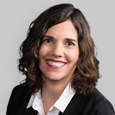 Headshot of Stephanie Chininis, a wealth advisor at Chase