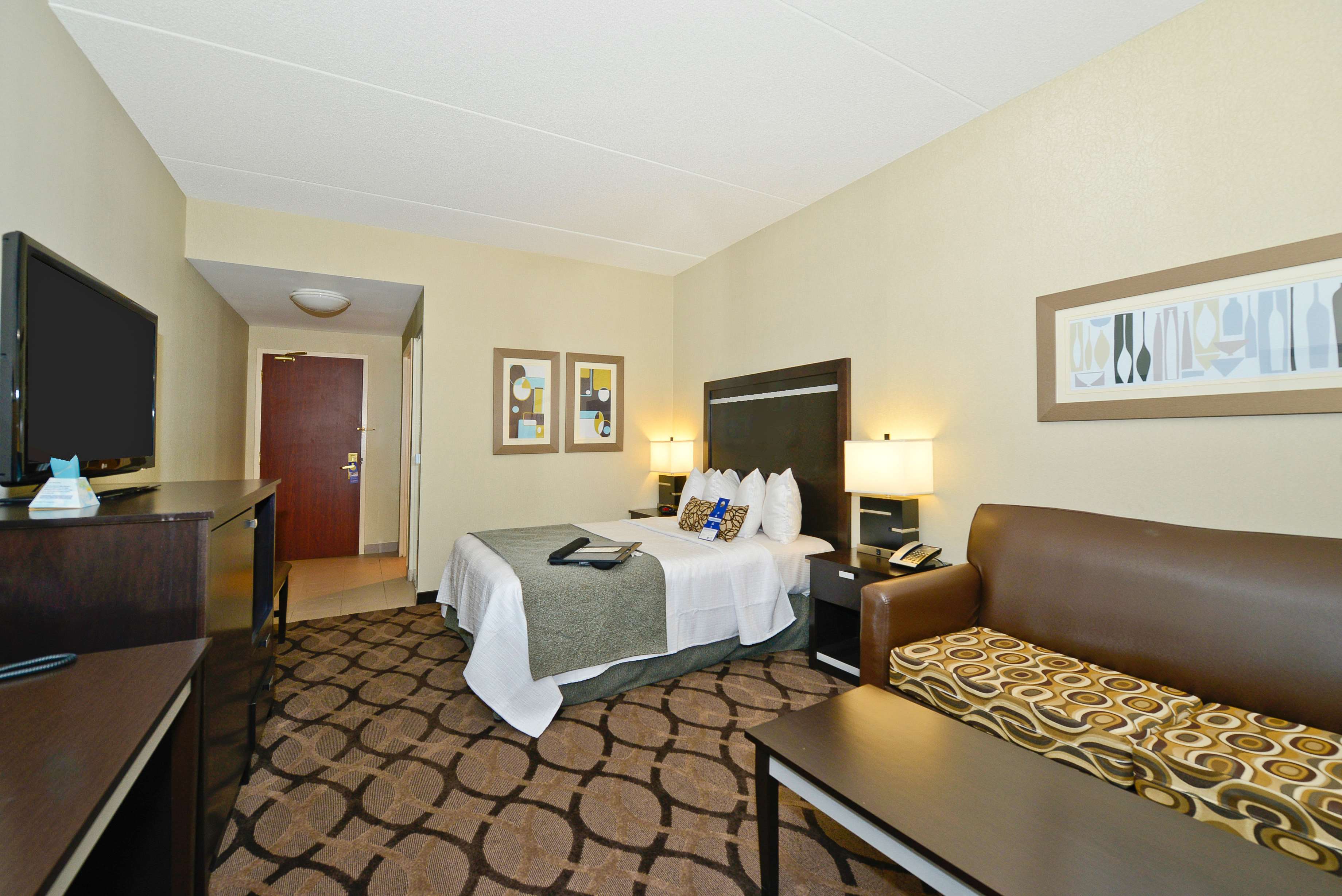 Best Western Plus Travel Hotel Toronto Airport in Toronto: One Queen Bed Guest Room