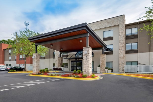 Images Holiday Inn Express & Suites Raleigh NE - Medical Ctr Area by IHG