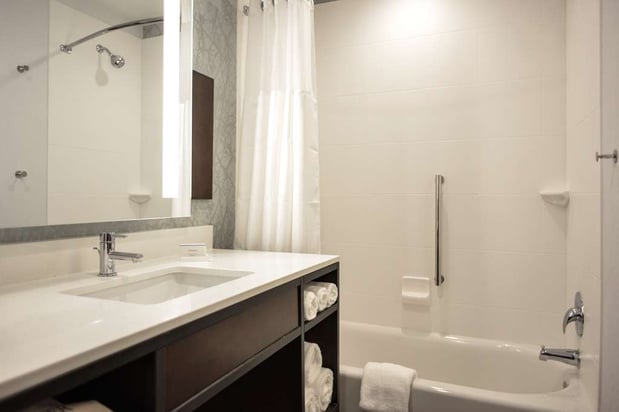 Images Hilton Garden Inn Louisville Mall of St. Matthews
