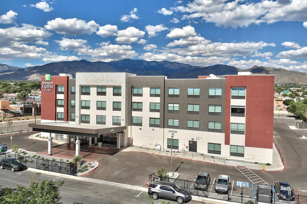 Images Holiday Inn Express & Suites Albuquerque East by IHG