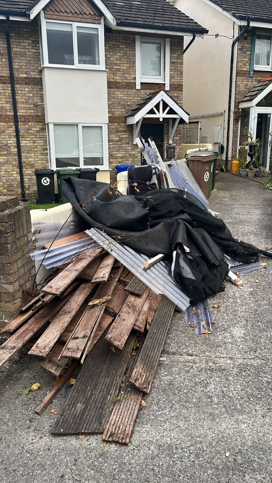 Residential Rubbish Removal, Commercial Waste Removal, Garden Waste Clearance, Construction & Renovation Waste Removal, Attic, Garage & Shed Clearance, Tree Removal & Green Waste Recycling