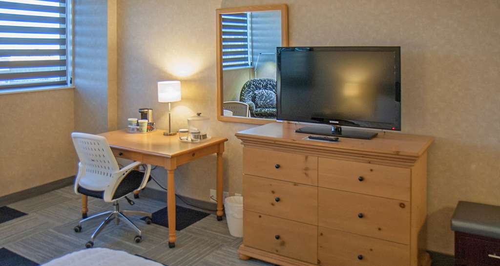 Deluxe King Accessible The Rushmore Hotel & Suites, BW Premier Collection Rapid City (605)348-8300