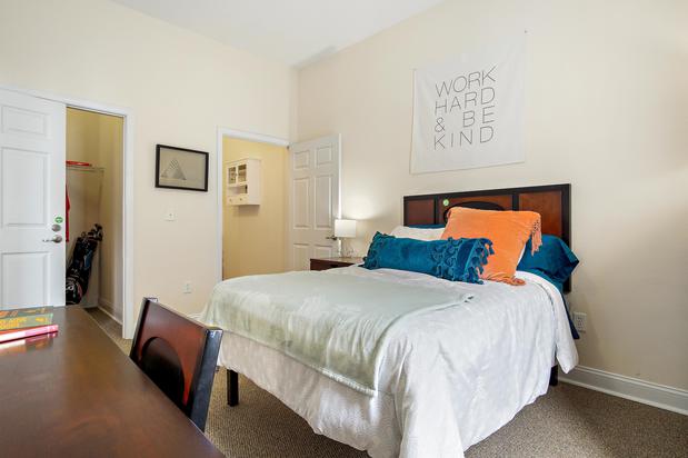 Images Central House on Stadium Apartments