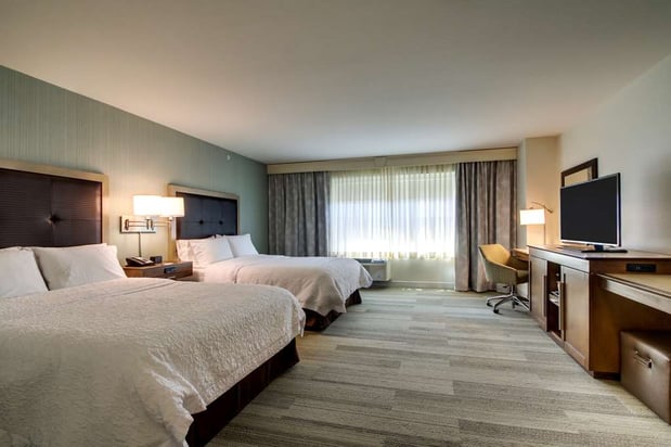 Images Hampton Inn & Suites Milwaukee West