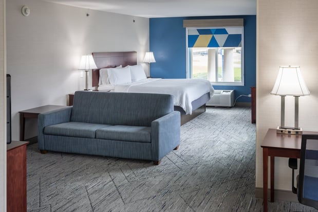 Images Holiday Inn Express & Suites Wichita Airport by IHG