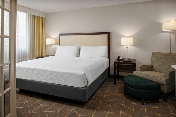 Images Holiday Inn & Suites Boston-Peabody by IHG