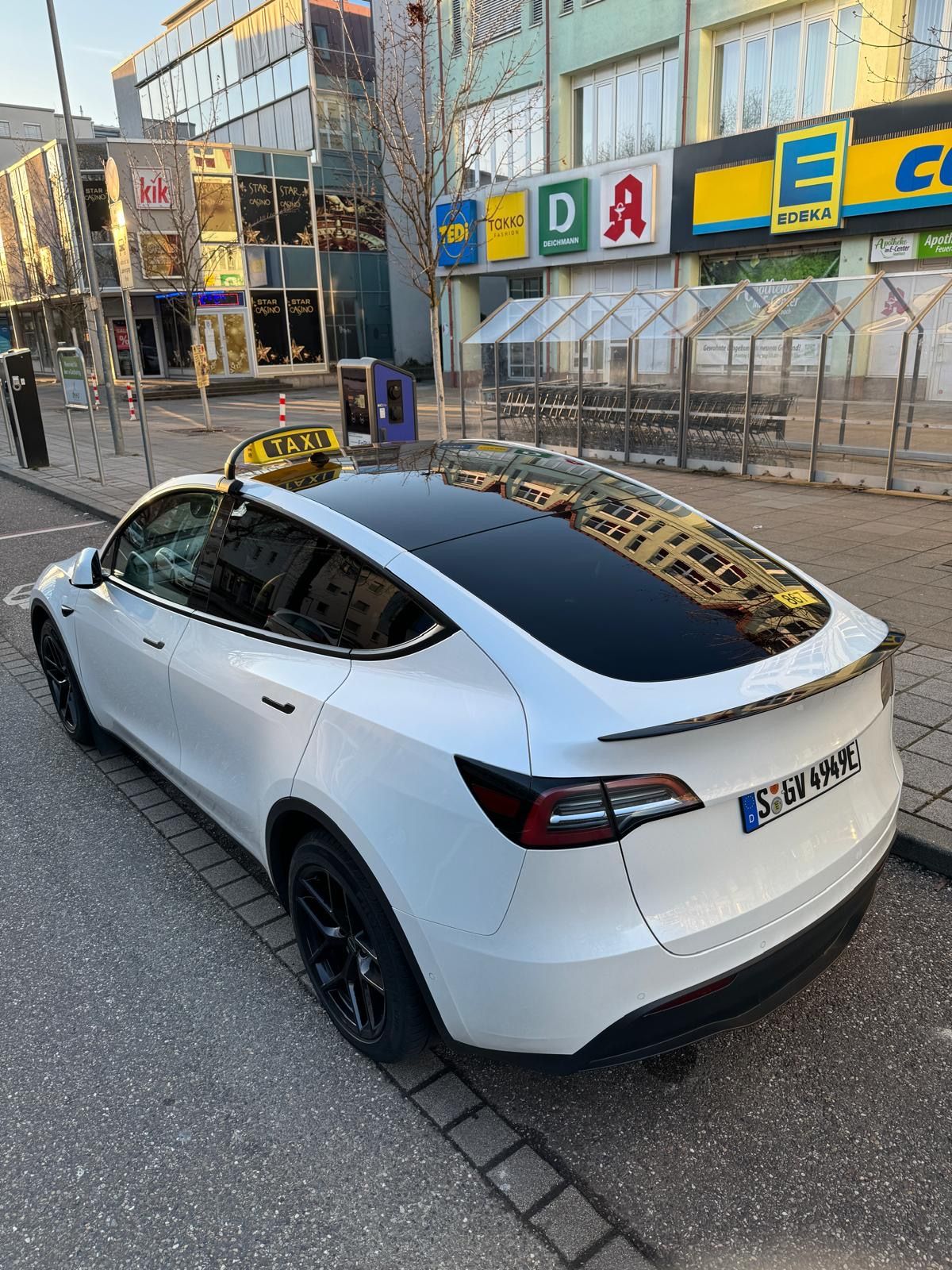 Taxi Tesla Stuttgart || Taxiunternehmen Gökhan Özmen | Whatsapp 7/24, Augsburger Straße 637 in Stuttgart