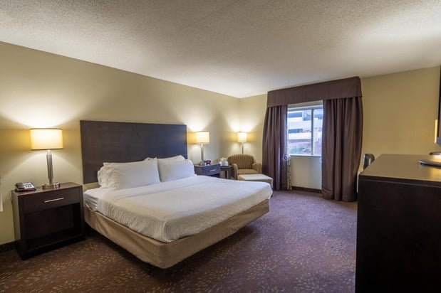 Images Holiday Inn Express & Suites Pittsburgh Airport by IHG