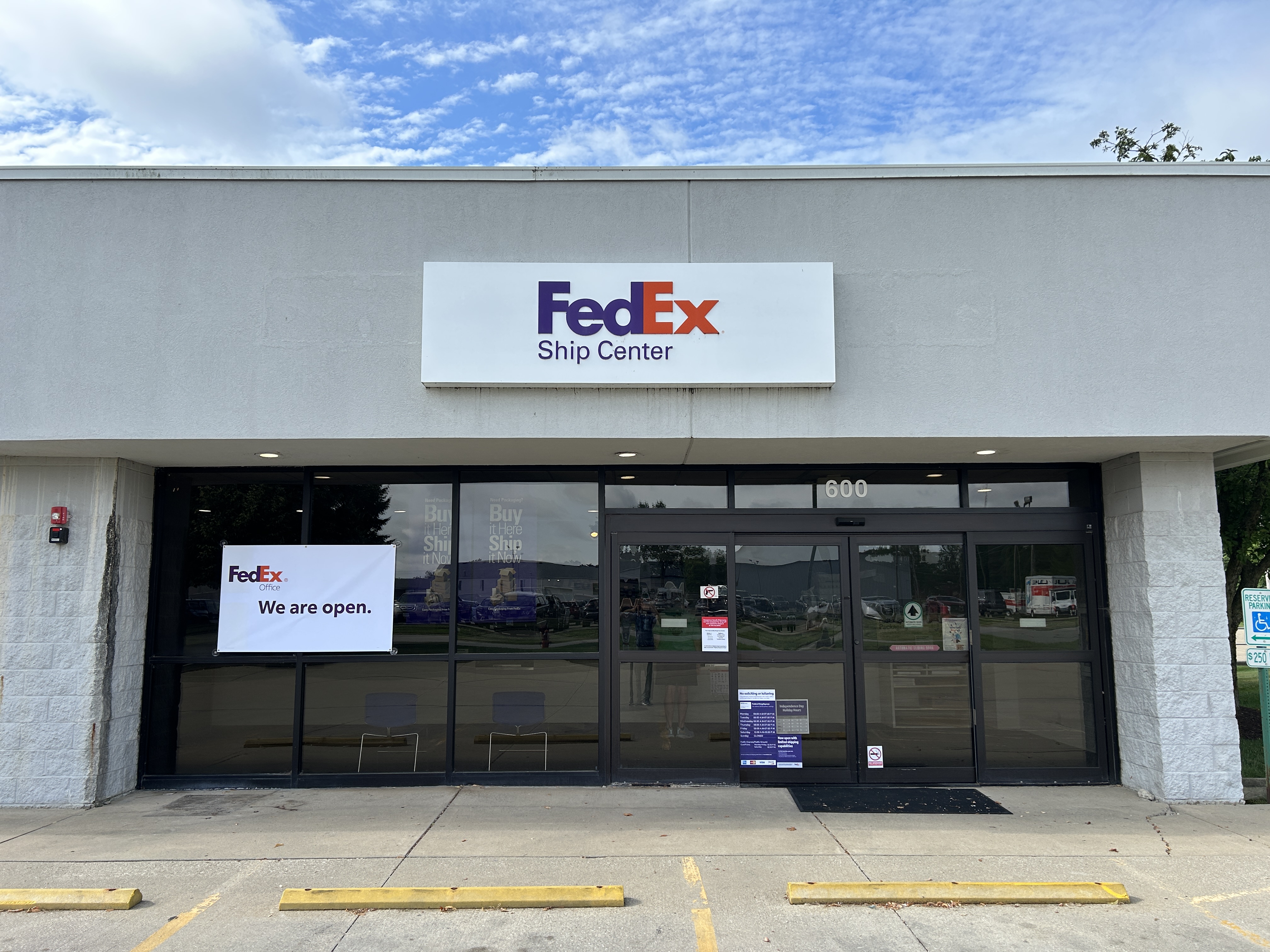 FedEx Office Ship Center Image