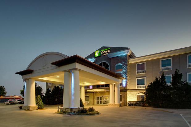 Images Holiday Inn Express & Suites Vernon College Area (Hwy 287), an IHG Hotel